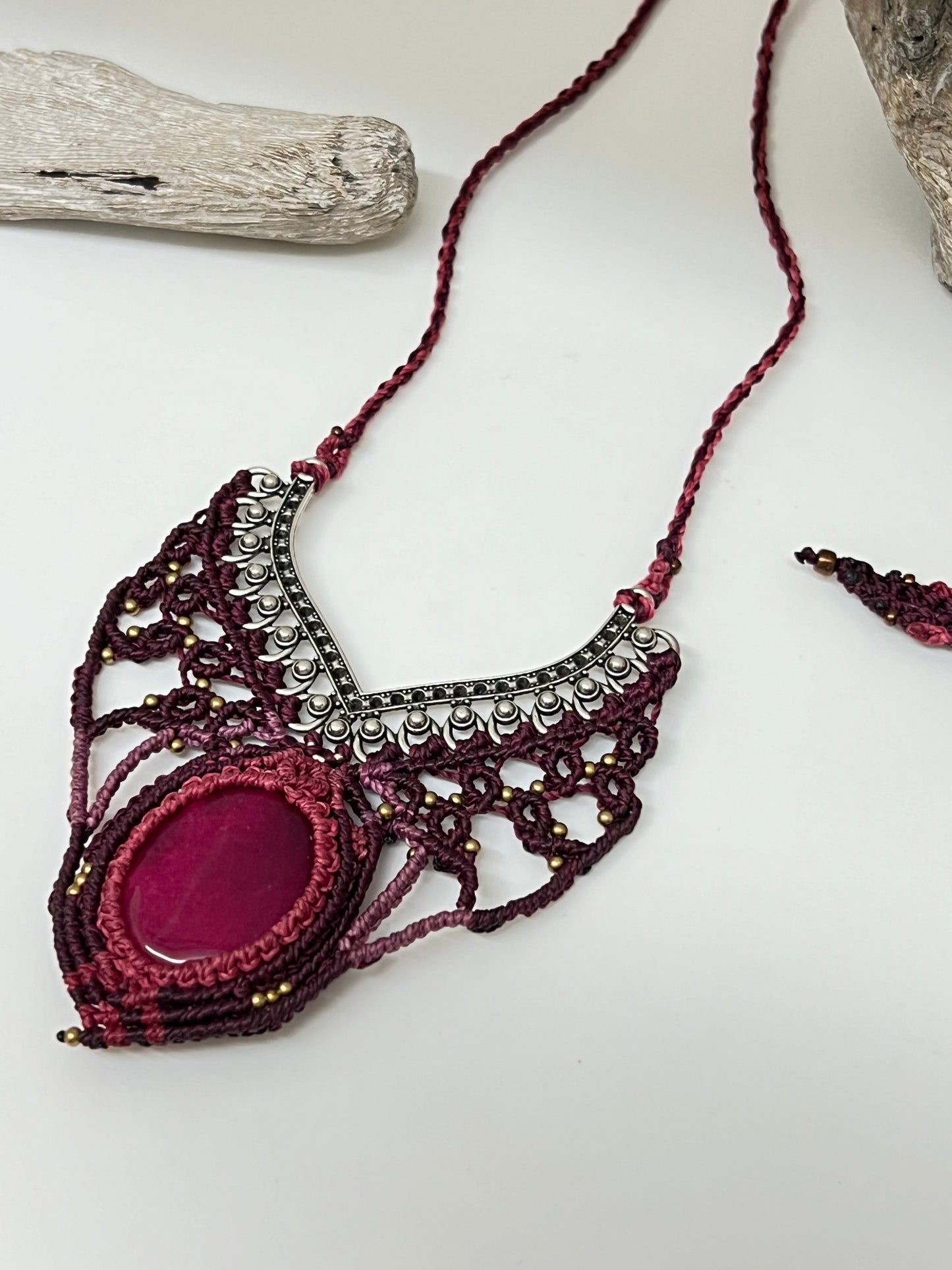 Collier Afrodita Précieux Micro macramé Fabriqué à la main à Montréal Sandra Dols Rodriguez Afrodita