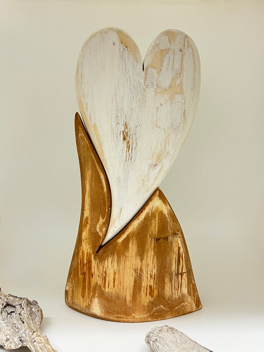 Coeur blanc fait de bois recyclé Fait main à Cap Santé Bertrand Massé Artiste