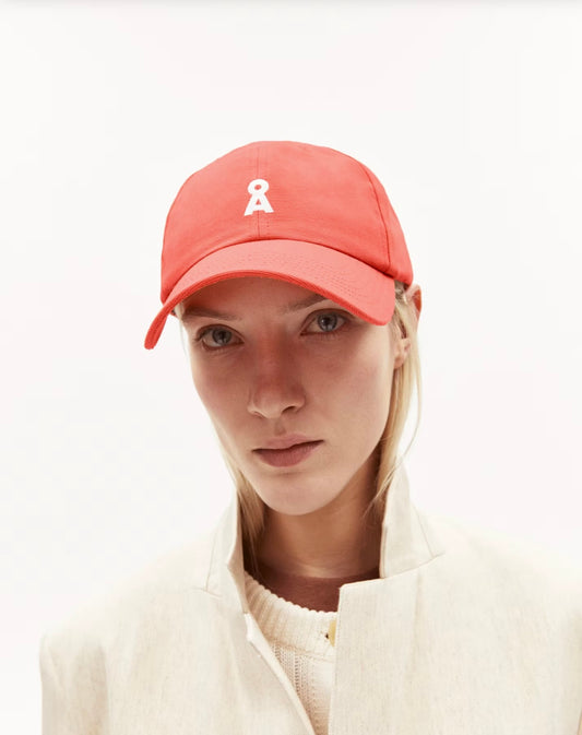 Casquette Yenaas Bold Poppy red matière naturelle Armed Angel Yenaas bold