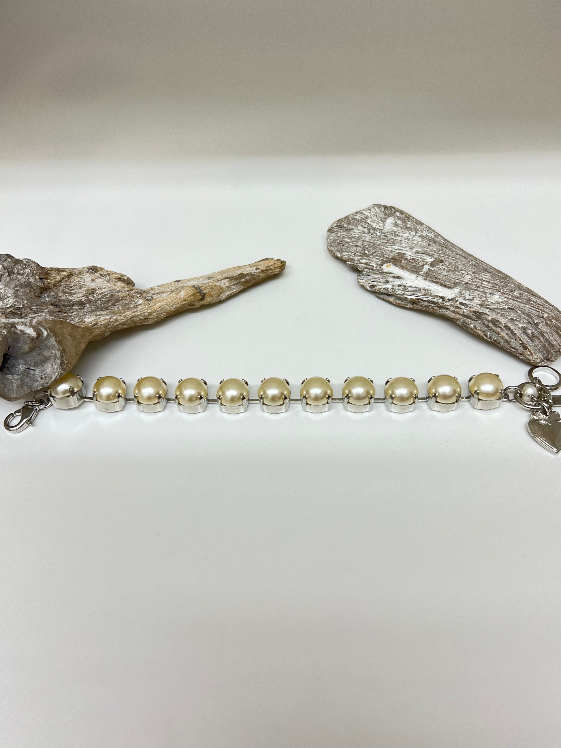 <span>Bracelet Mariana en laiton plaqué argent rhodium avec perles de Swarovski </span><span>B-4474</span>