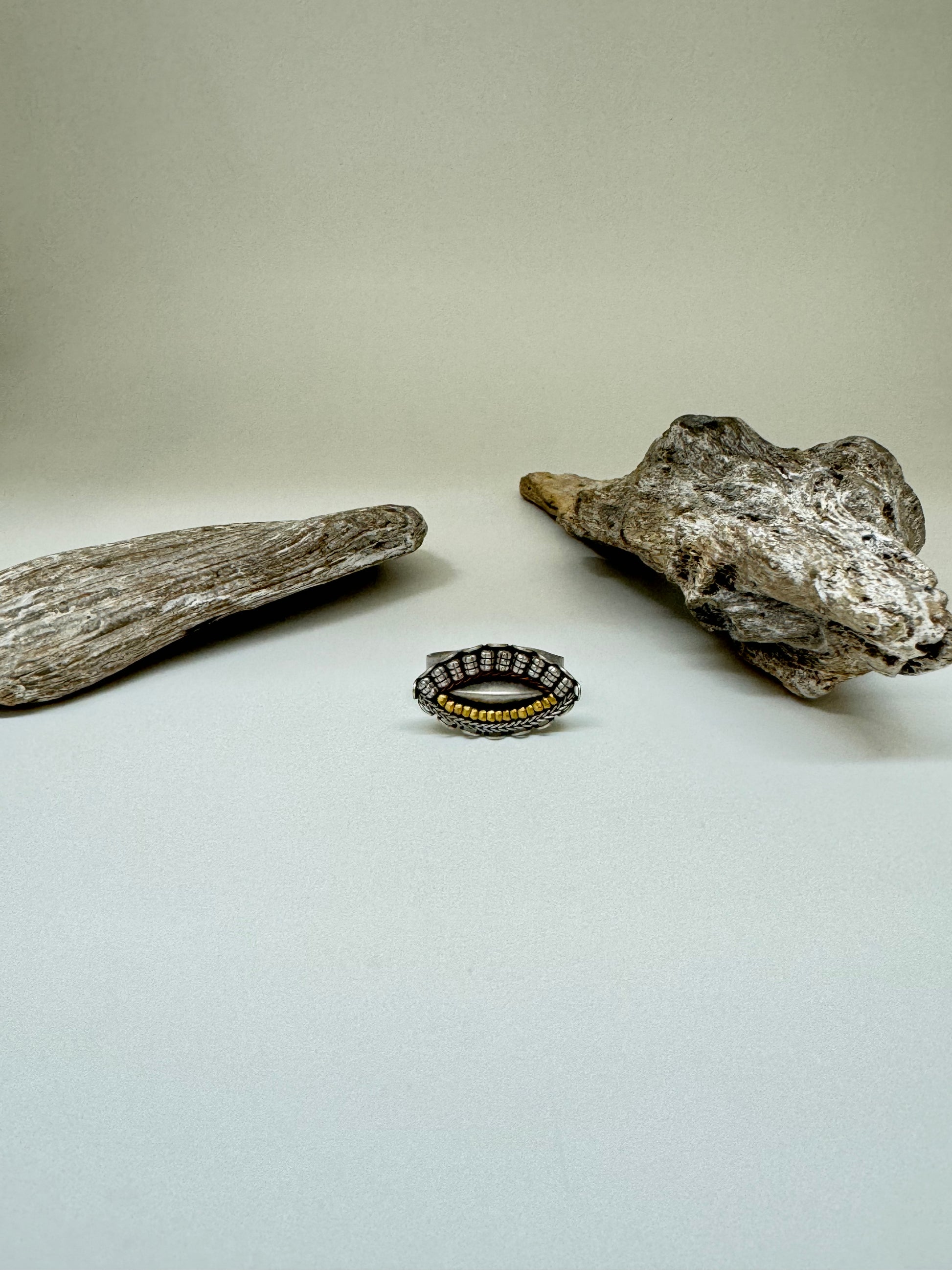 Bague métaux antique et verre Fait main en Israël&nbsp; Ayalabar N6033