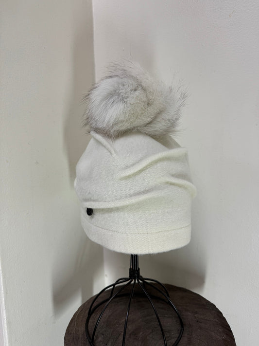 CLARETA Off-White - CANADIAN HAT BONNET PLISSÉ AVEC POMPON EN FOURRURE RECYCLÉE