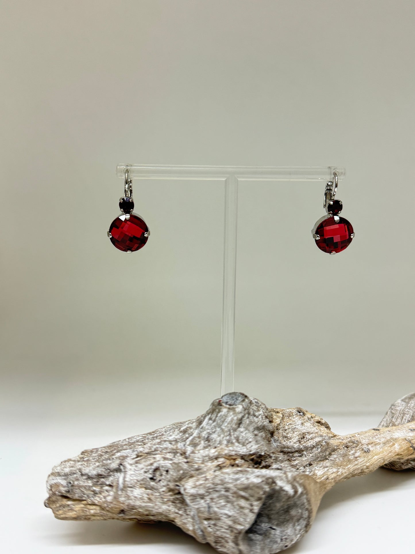 Boucles en laiton plaqué Argent avec Cristal de Swarovski rouge Mariana e-1506