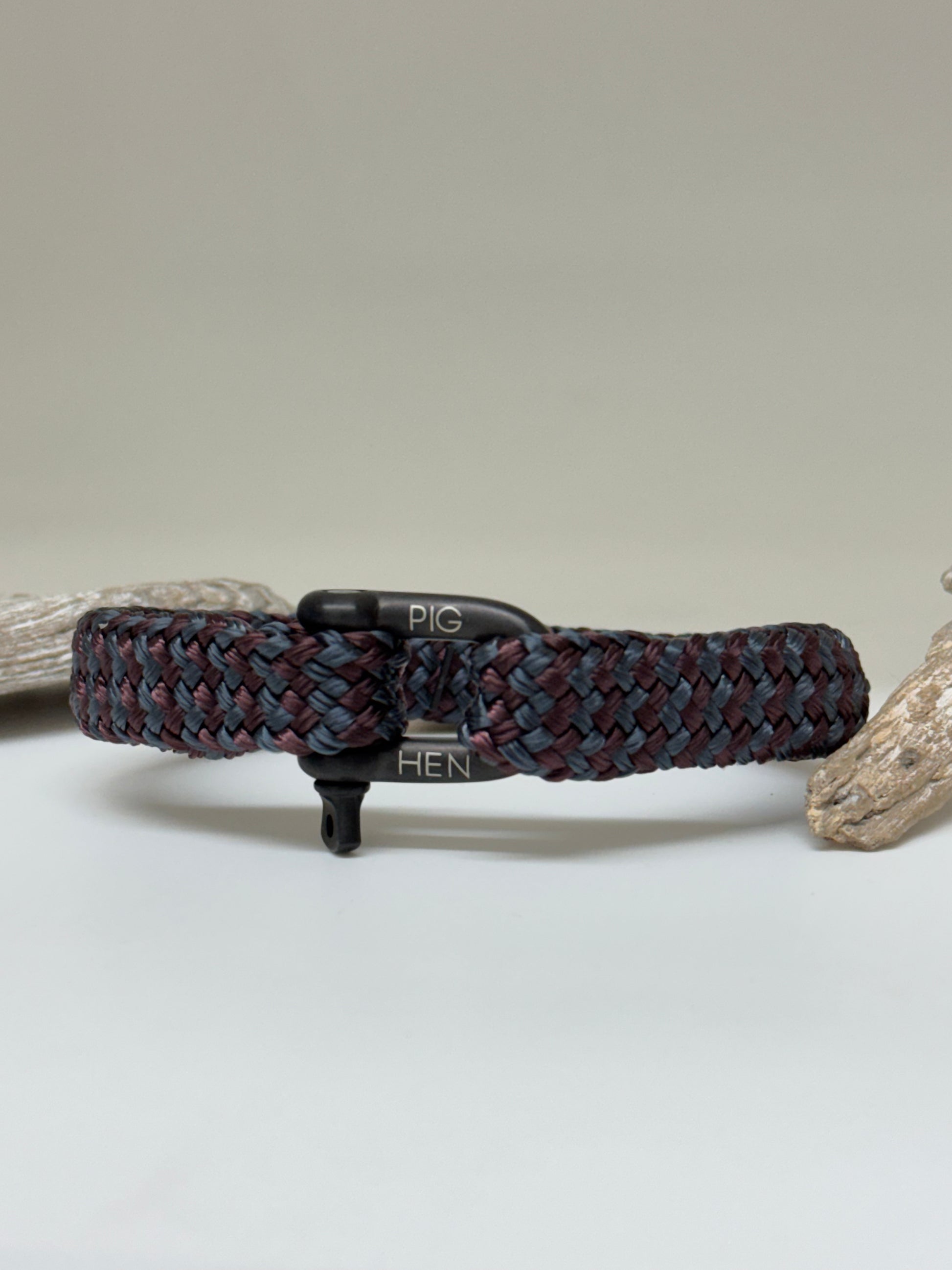 Bracelet Gorgeous Mahogany Slate Gray Black Fait à la main à Amsterdam Pig &Hen Bracelet Gorgeous Mahogany Slate Gray Black