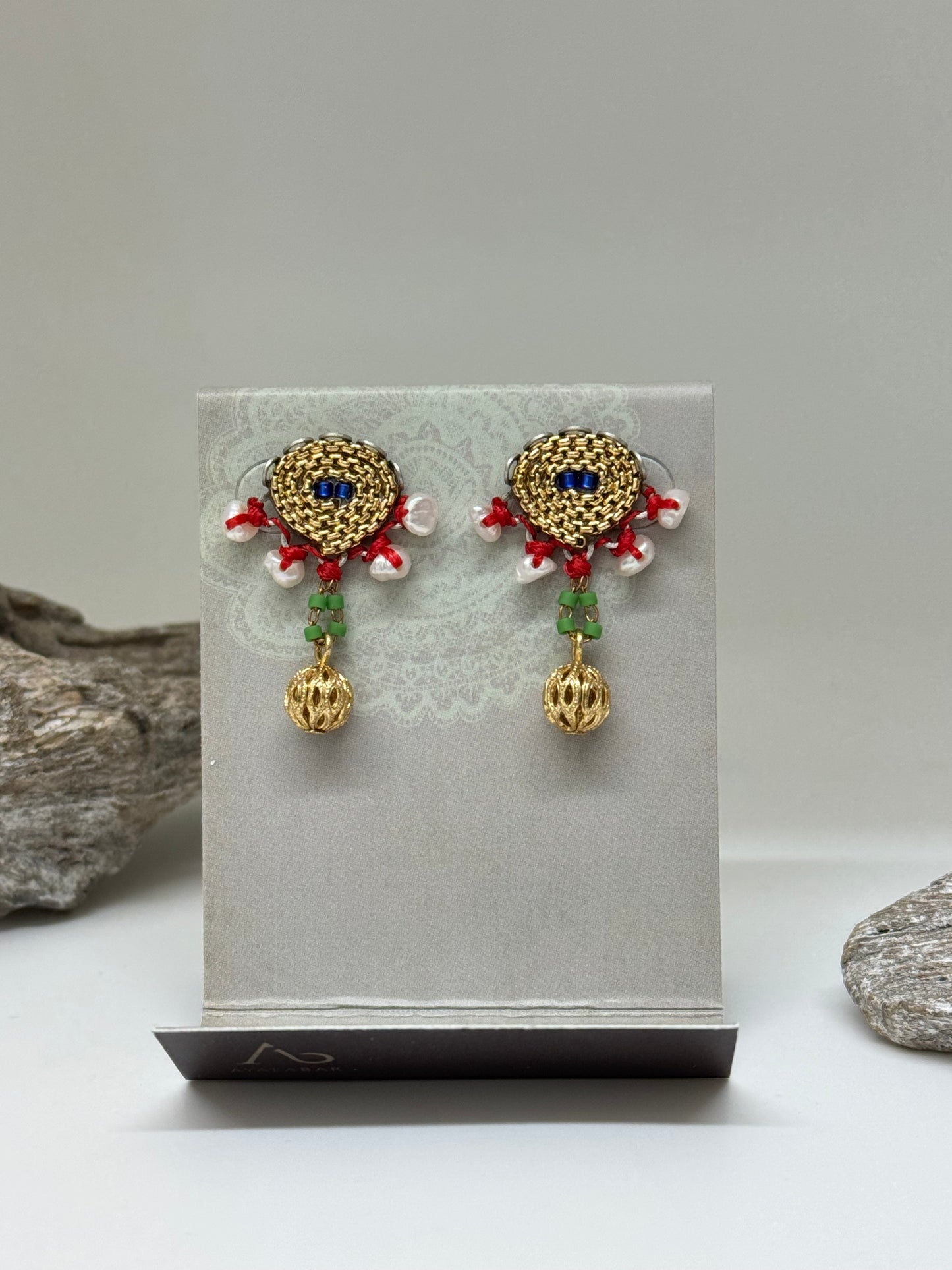 Boucles d'oreilles vertes Reine de Saba, Oriana AyalaBar Cristaux/Métaux antiques/Verre fabriquée en Israël s2171