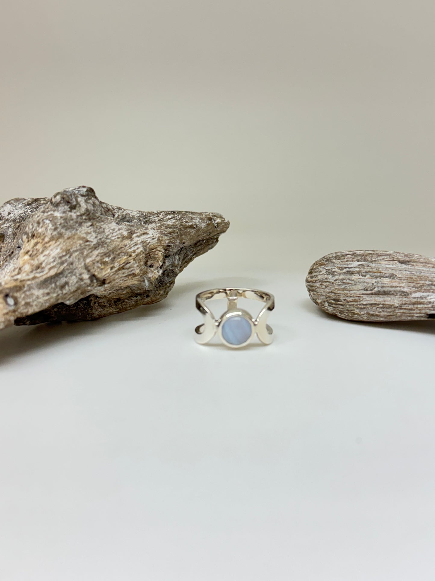 Point de départ - Bague avec agate bleue Fait main à Montréal Véronique Roy Point de départ