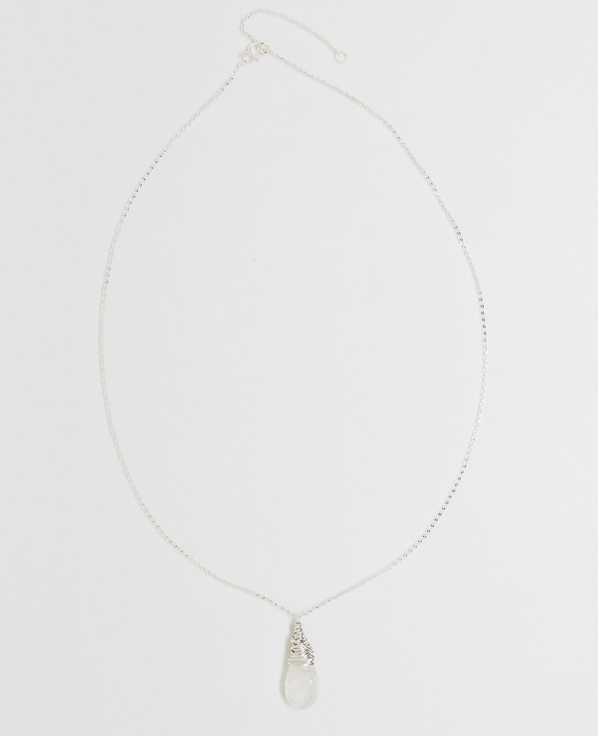 Collier silver petal necklace par Dianne Rodger Jewellery
