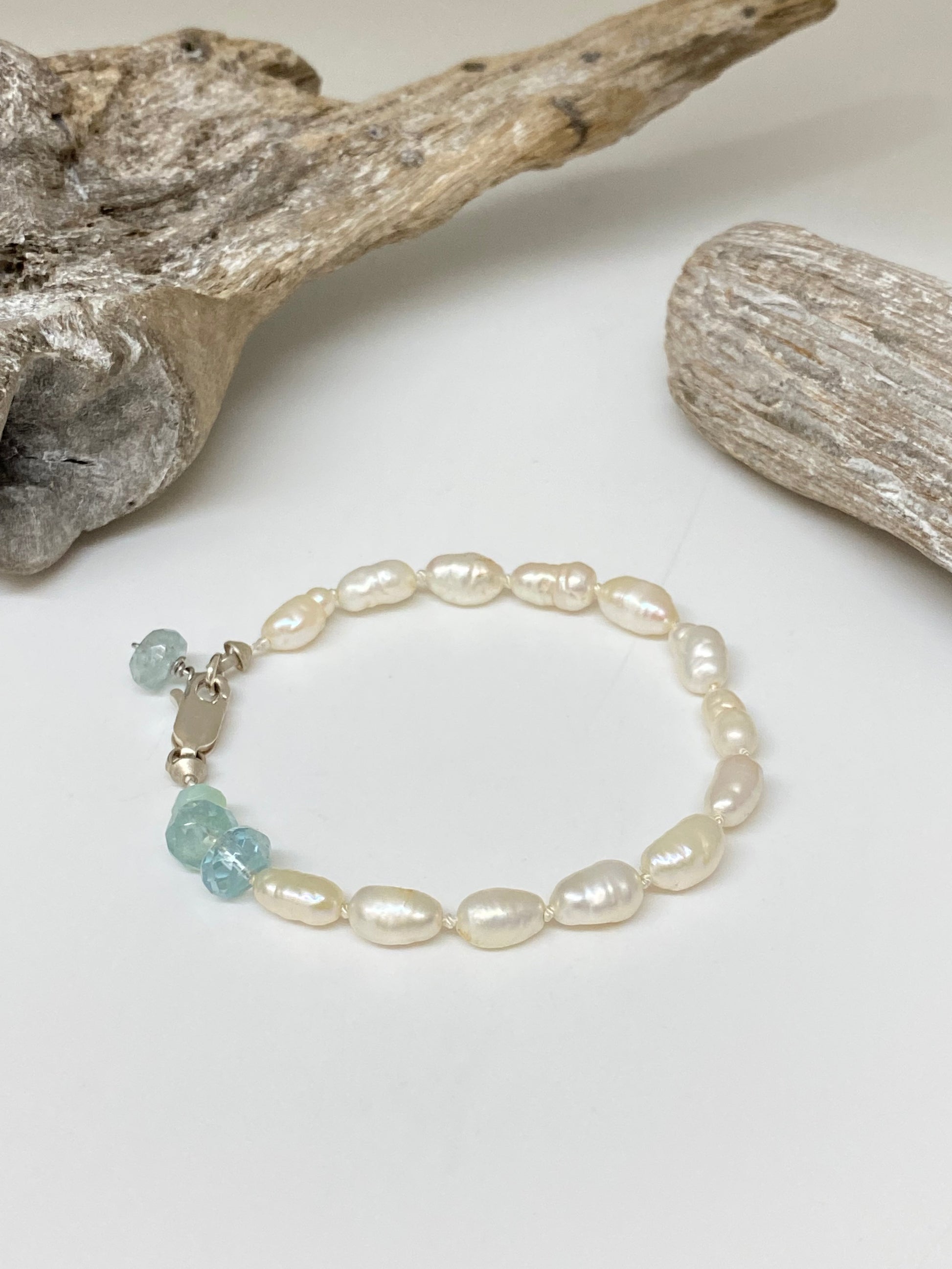 Bracelet Perles et Aqua-marine Fait à la main à Montréal Anne-Marie Bouchard