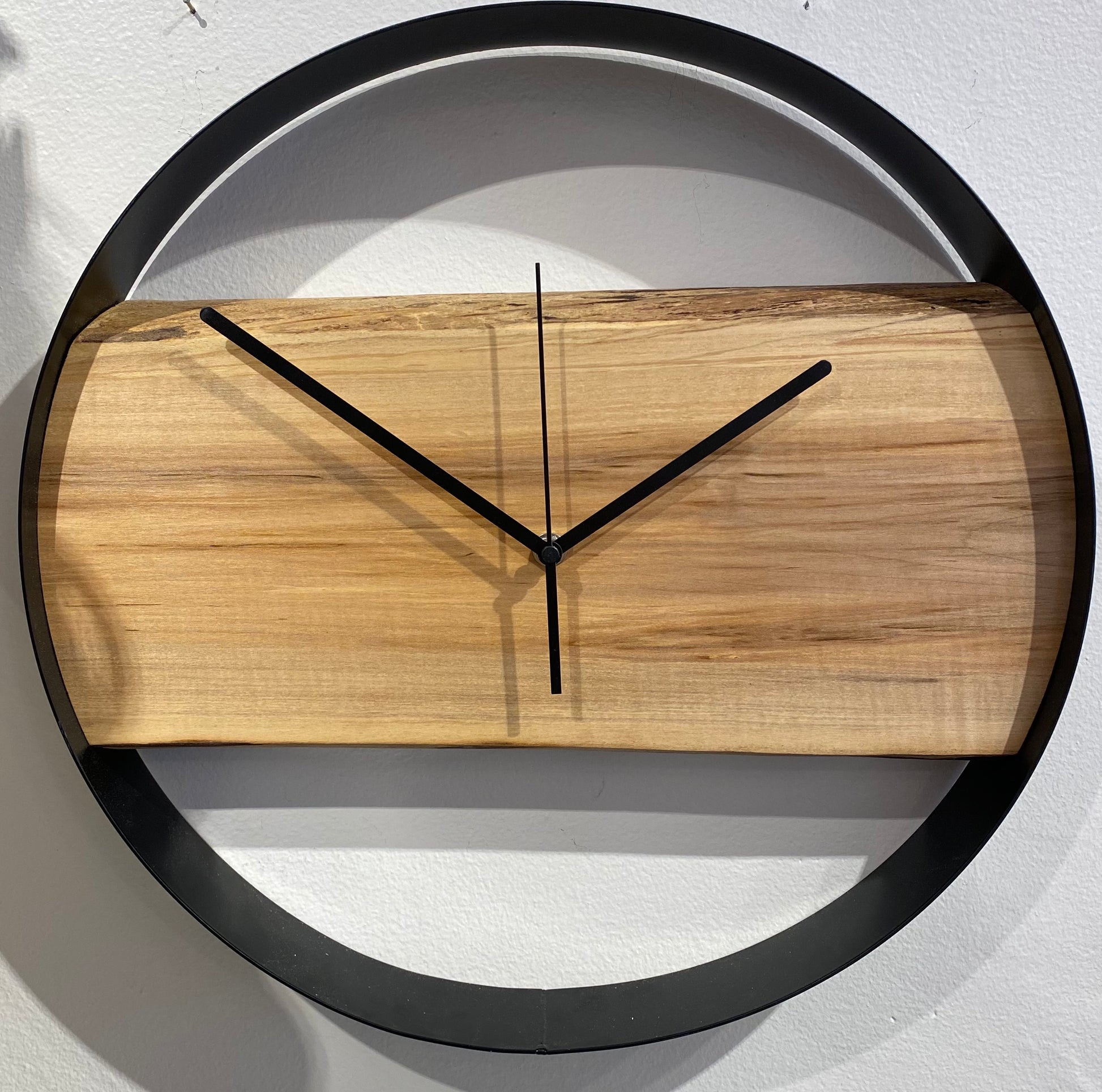 Horloge Terra Fait main au Québec Noir & Bois 