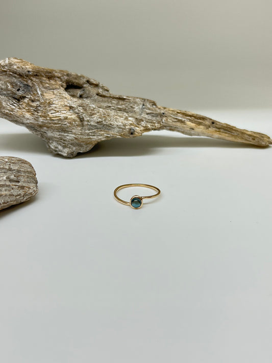 Mothers day stacking family ring Or 14 carats recyclé et topaz bleu  Fait en Outaouais W Jewellery