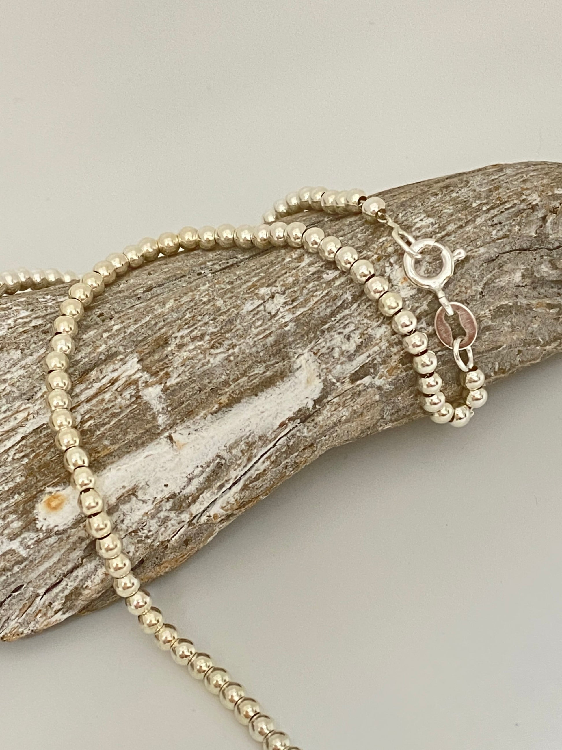 Simple Dainty Silver Bead Necklace Fait à la main à Montréal  Camillette