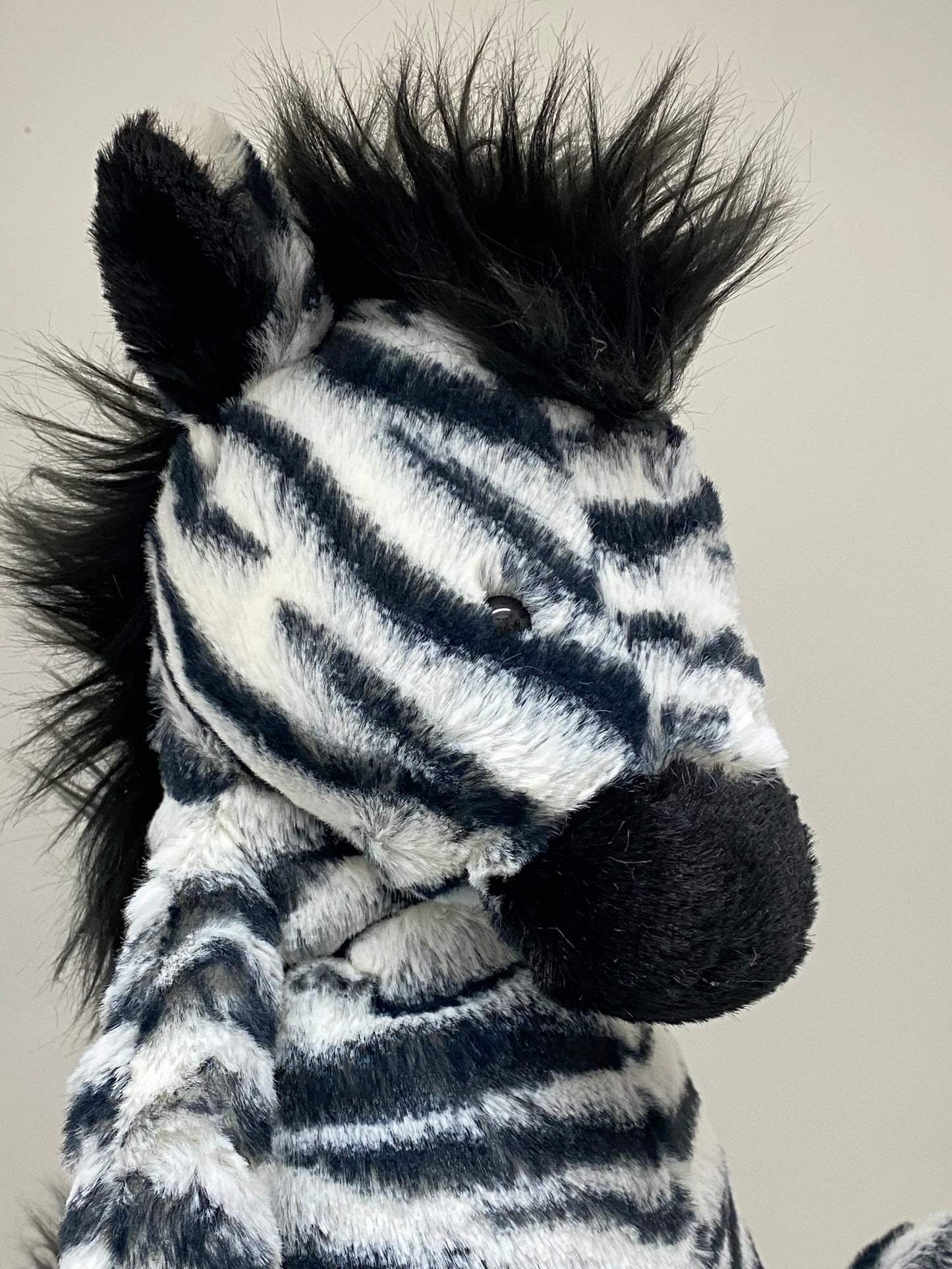 Bashful Zebra medium, peluche dessinée à Londres BAS3ZEB Jellycat Londres