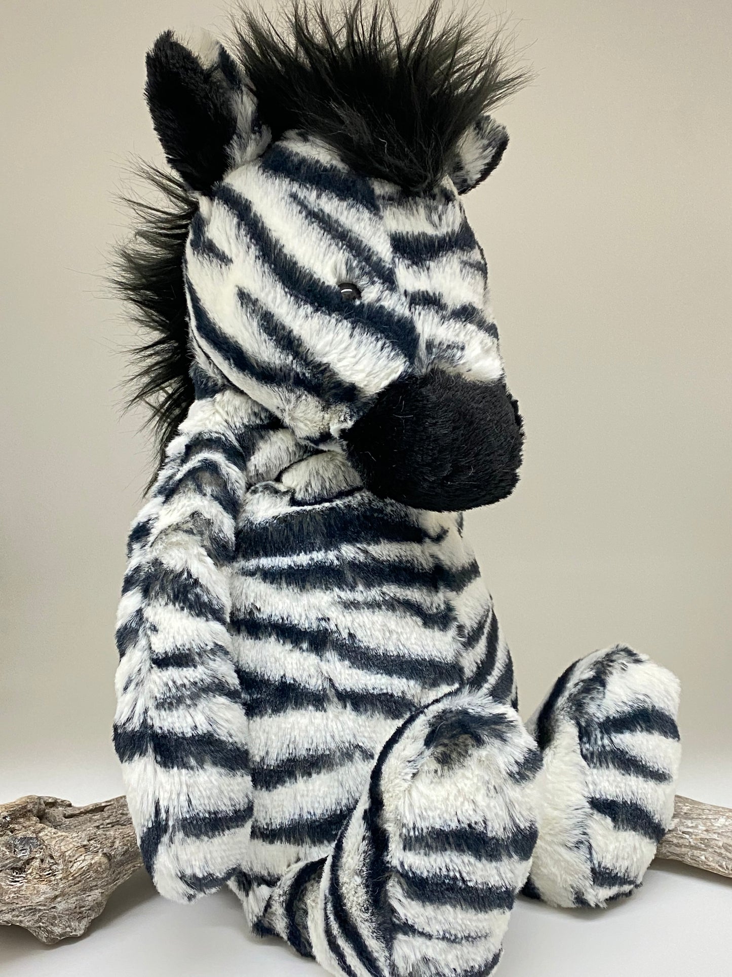 Bashful Zebra medium, peluche dessinée à Londres BAS3ZEB Jellycat Londres